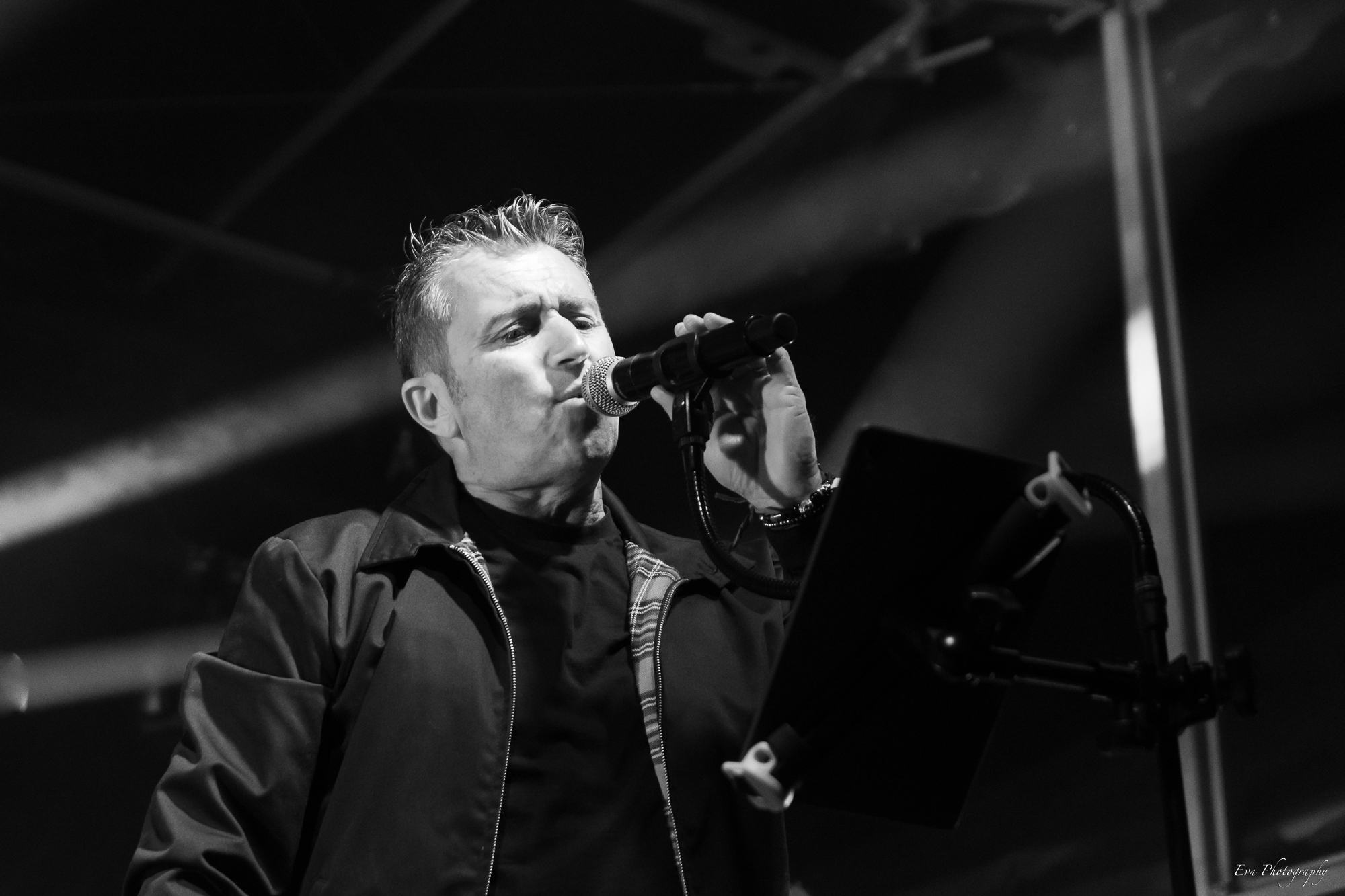 olivier chanteur indo tribute (tribute Indochine)