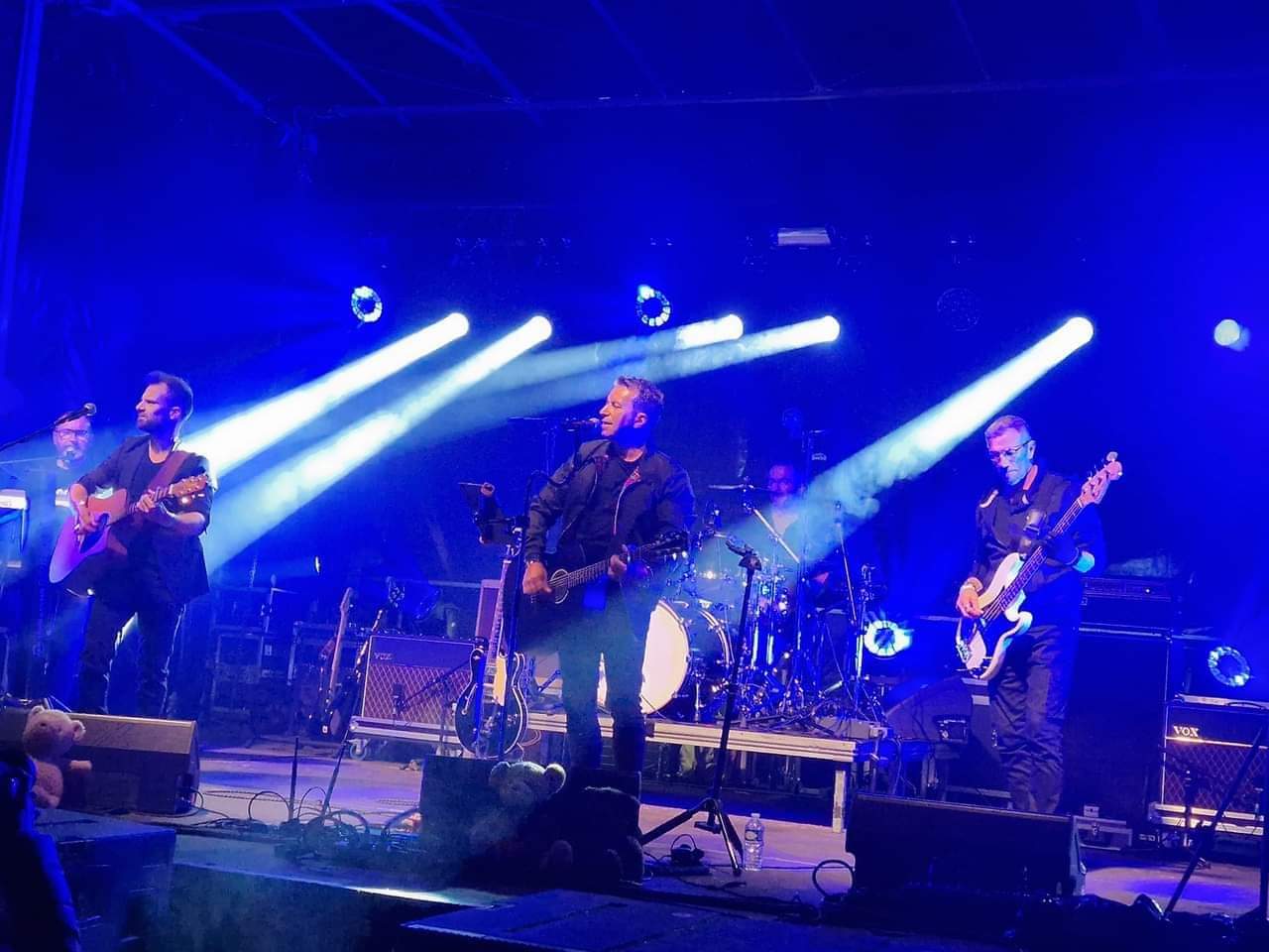Musiciens d'Indo Tribute, un tribute band du morbihan (56) qui reprend les plus grands titres du célèbre groupe français INDOCHINE