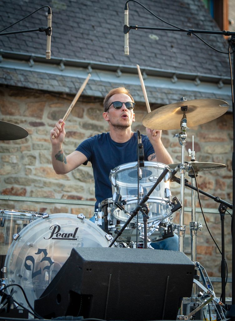 Alex le batteur d'indo tribute